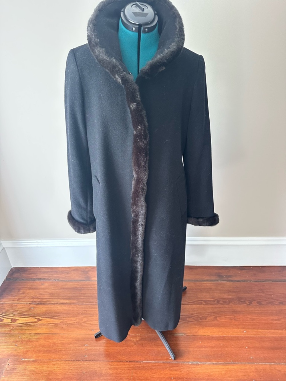 Ellen Tracy Black Wool Dress Coat with Dark Brown Fur Trim Size 6